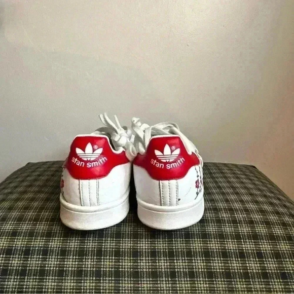 Adidas Stan Smith Women White Red Floral Cherry Blossom Sneakers Shoes Size 7.5 - Picture 2 of 5